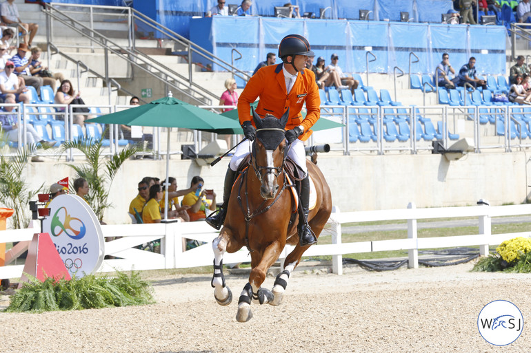 So unlucky: Harrie Smolders and Emerald had the very first fence down, but were clear for the rest... and qualified for the second round. Harrie decided not to jump the second round though. 