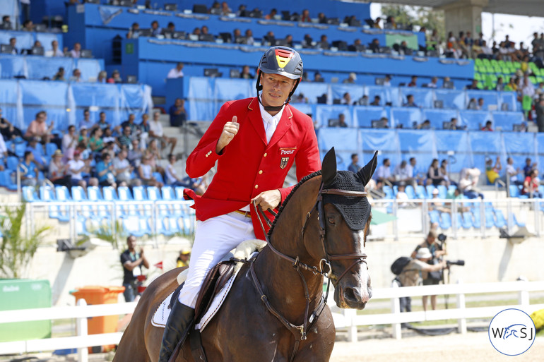 Thumbs up from Christian Ahlmann on Taloubet Z. 