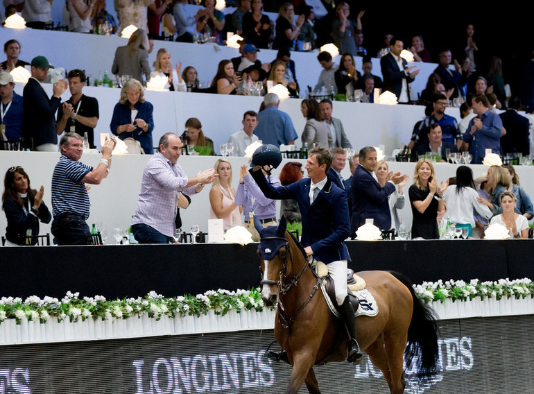 Daniel Deusser celebrates his victory in the Longines Grand Prix of Los Angeles. Photo (c) R&B Presse for EEM.