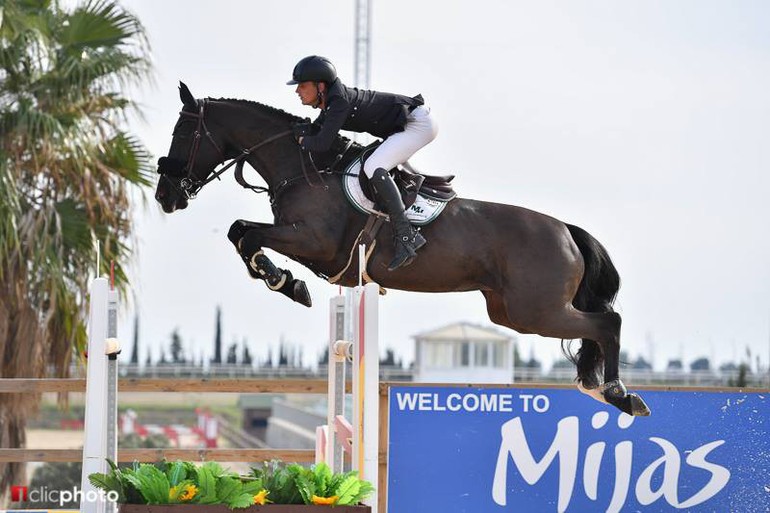 Doron Kuipers with Blackberry. Photo (c) 1clicphoto.