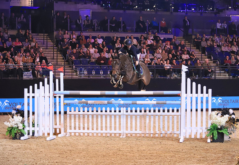 Sanne Thijssen en route to victory at Liverpool International Horse Show.
