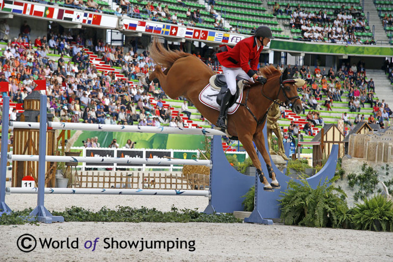 He might be small, but can jump: Leonardo der Kleine showed that size does not matter with Andreas Schou.