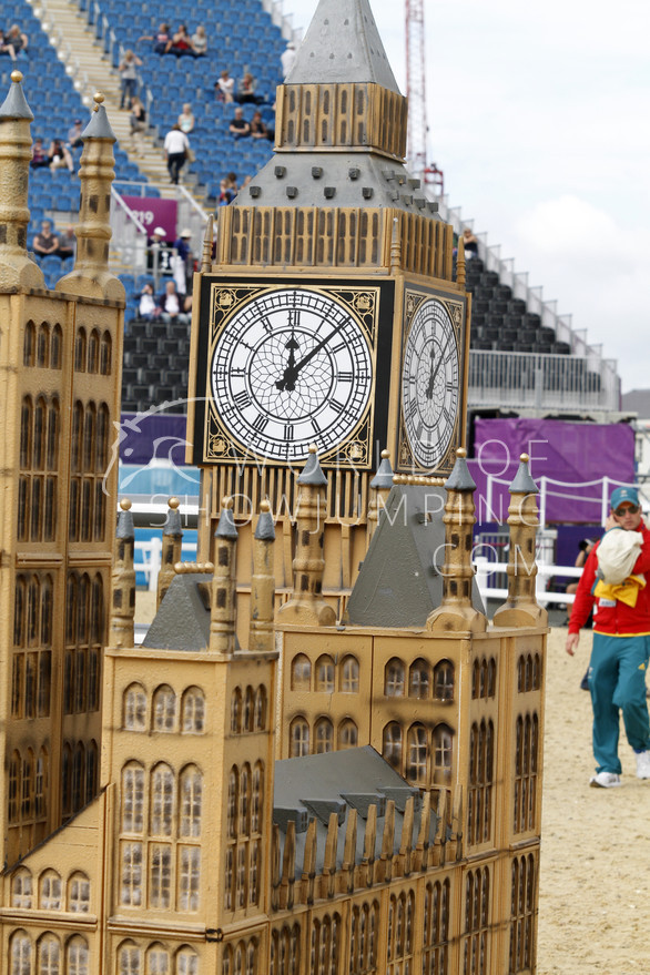 The Big Ben, Houses of Parliament and the London Eye-fence.