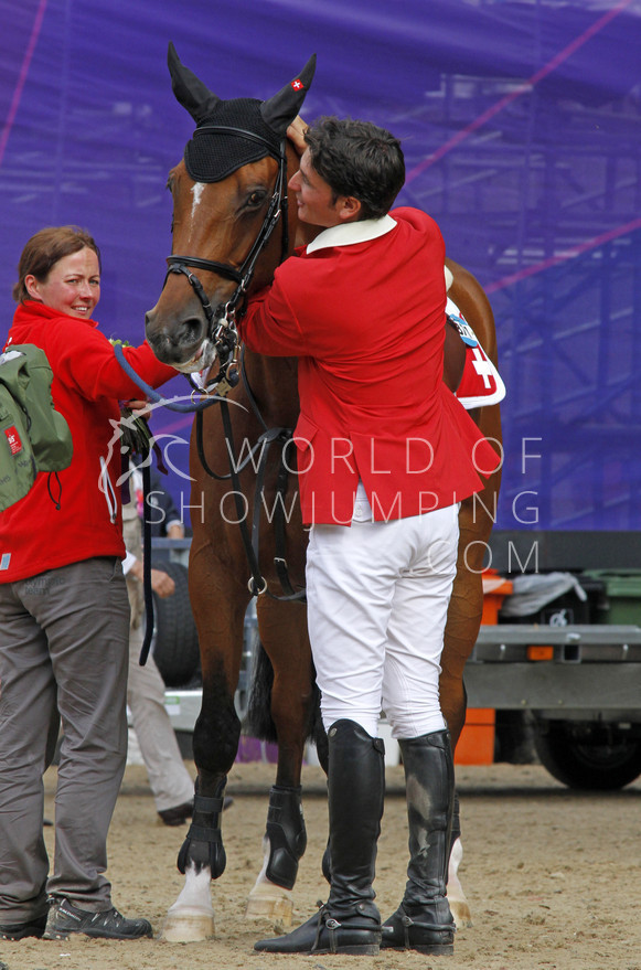 Got to love it: This is how an Olympic Champion thanks his horse! 