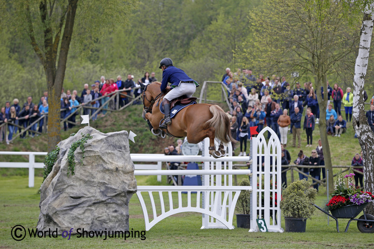 Henk van de Pol's Zidane flying over the third fence.