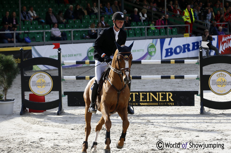 Frank Schuttert rode a 7 year old stallion by Carembar de Muze - alias Glock's London. 