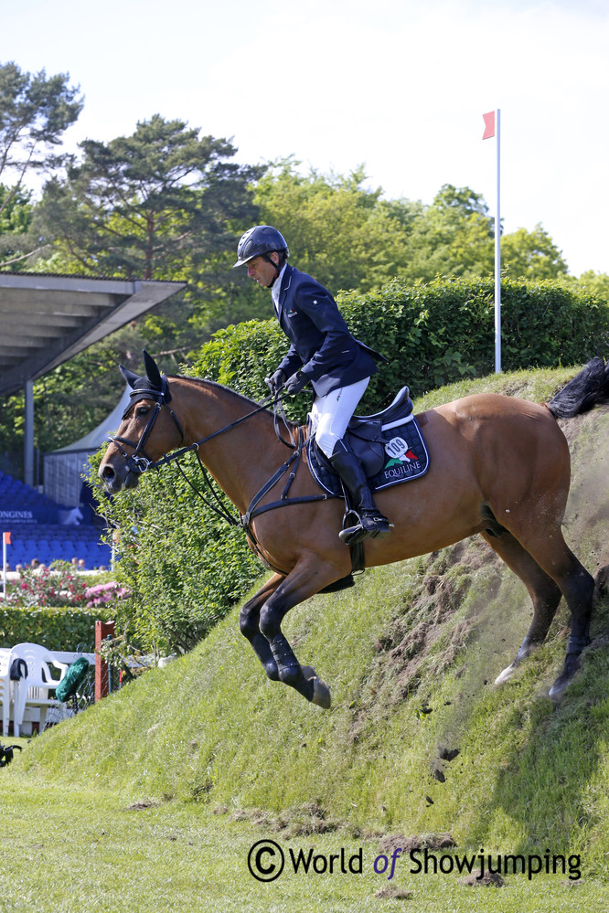 Nisse Lüneburg and Calle Cool have won the derby twice - in 2012 and 2014. But this year Calle Cool hesitated a bit to go down the bank in the second qualification and then in the derby he surprisingly refused to go down.