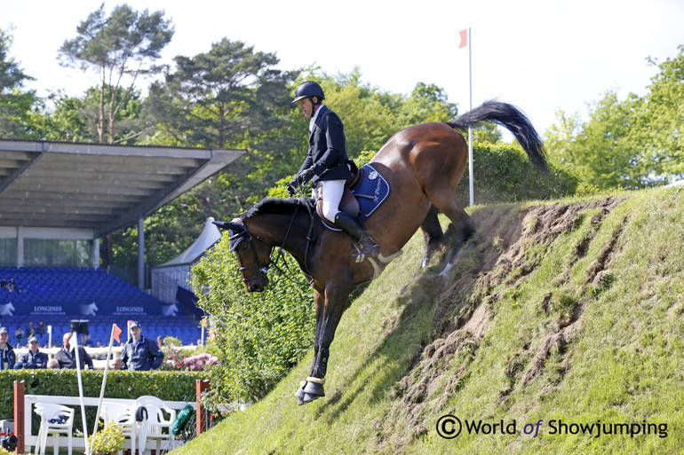 Gloria van Zuuthoeve would without doubt get the prize for the most stylish way of getting down the bank with David McPherson guiding her.