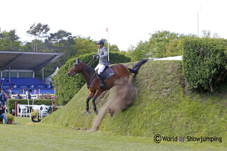 Henrik von Eckermann's Toulouse 66 wanted to make it a bit easier for the horses coming after, bringing all the sand down with her. 