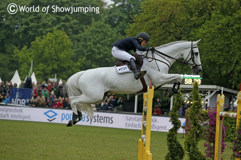 The expectations for Meredith Michaels-Beerbaum and Fibonacci were high, but they ended the first round with eight faults. 