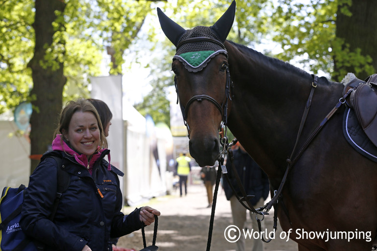 Nanna and Toulouse waiting for the derby qualification to start and Henrik to arrive. 