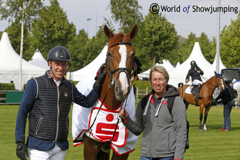 Mario Stevens, Miranda de Klein and Brooklyn, who had to step in for Fairmont E at the price giving. Photo (c) Jenny Abrahamsson.