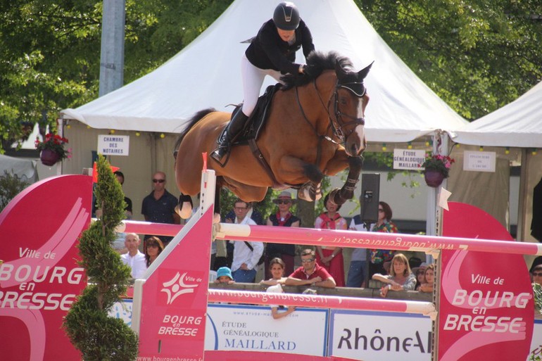Laura Renwick was awarded as leading lady rider in Bourg-en-Bresse. Photo (c) World of Showjumping.