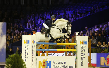 Maria Madenova with Kleiner Onkel. Photo (c) Jenny Abrahamsson.
