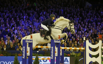 Maria Madenova with Kleiner Onkel. Photo (c) Jenny Abrahamsson.