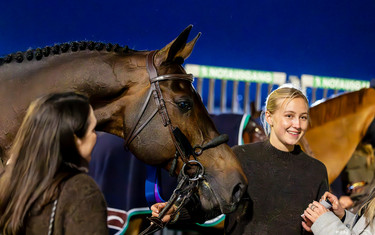 Richard Vogel, United Touch, groom, Felicia Wallin
CSI5*-W Stuttgart German Masters
2024-11-17
© Jenny Abrahamsson/World of Showjumping