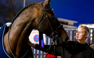 Richard Vogel, United Touch, groom, Felicia Wallin
CSI5*-W Stuttgart German Masters
2024-11-17
© Jenny Abrahamsson/World of Showjumping