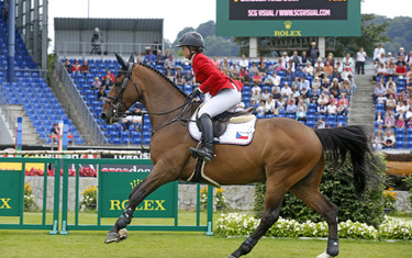 Emma Augier de Mouossac with Charly Brown 