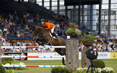 Maikel van der Vleuten with VDL Groep Verdi TN NOP