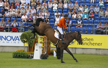 Maikel van der Vleuten with VDL Groep Verdi TN NOP