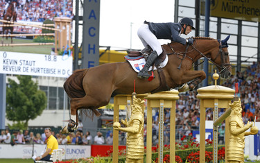 Kevin Staut with Reveur de Hurtebise H D C