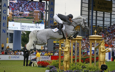 Sergio Alvarez Moya with Carlo 273