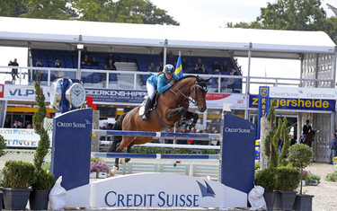 Danielle Goldstein with Dartbreaker 