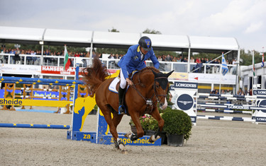 Christian Ahlmann with Take a Chance on Me Z