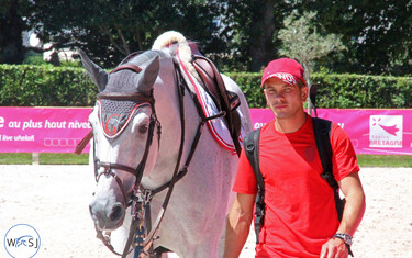 (c) World of Showjumping