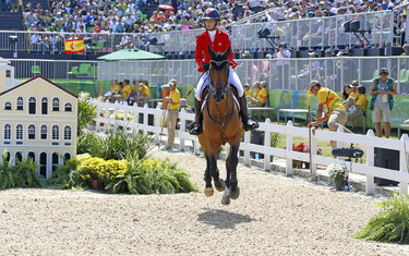 Amy Millar, Heros