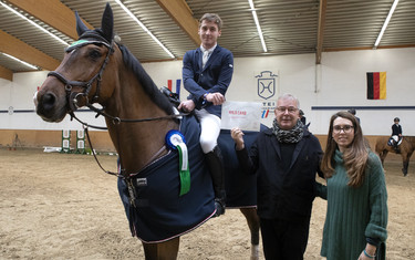 Eoin McMahon, winner of the invitation to CHI Geneva 2018, with the Sport Director of the CHI Geneva Alban Poudret. Photo (c) F. Petroni/IJRC.