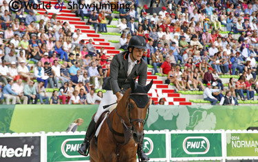 Sergio Alverez Moya takes a look at the score board on Action-Breaker.