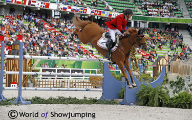 He might be small, but can jump: Leonardo der Kleine showed that size does not matter with Andreas Schou.