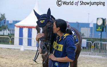 Casall Ask gets a big kiss from Celia. 