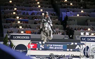 Shared fourth on four penalties are: Ludger Beerbaum - here on Chiara...