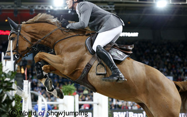 Henrik von Eckermann shows how to jump without a stirrup on Gotha FRH.