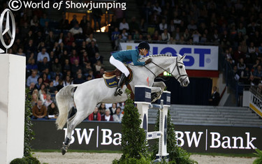Still going strong; the adorable 15 year old Winningmood in action.