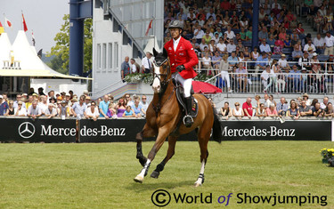 The final score for Pius Schwizer and Toulago was 12 faults after the first round. 
