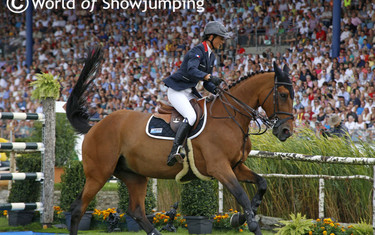 One pole fell for Penelope Leprevost and Nayana in the first round. 