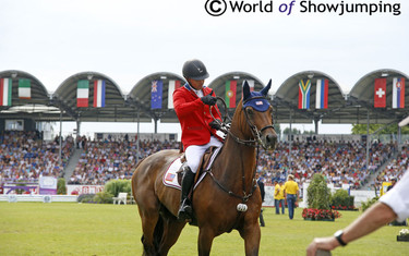 Thumbs up from Kent Farrington after two clear rounds on Voyeur.