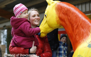 All the children wanted to say hi to Haselinchen.