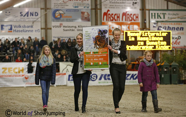 Over 30 international riders had signed the poster that was auktioned out on Saturday evening.