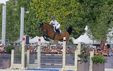 Emma Augier de Moussac with Charly Brown