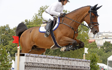 Emma Augier de Moussac with Charly Brown