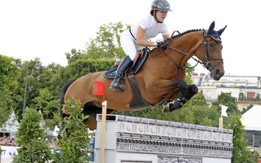 Lauren Hough with Ohlala