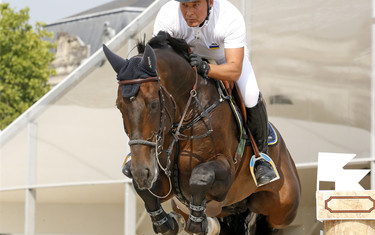 Oleksandr Onyshchenko with Valentino Velvet