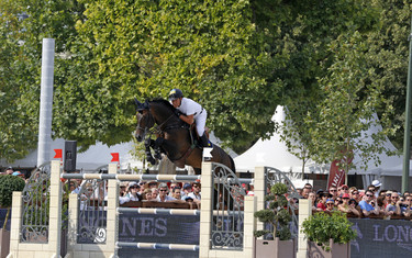 Oleksandr Onyshchenko with Valentino Velvet