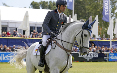 Manuel Fernandez Saro with Enriques of the Lowland