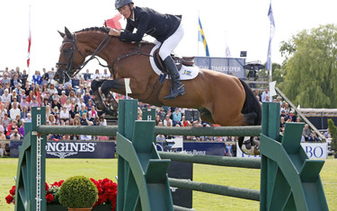 Alexander Zetterman with Avon