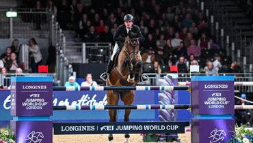Darragh Kenny and Eddy Blue take the top honours in the Longines FEI Jumping World Cup™ presented by Agria in London